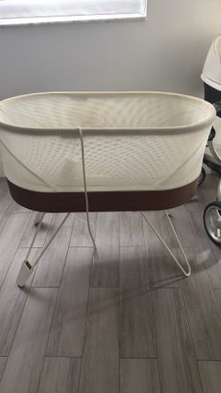 Snoo bassinet