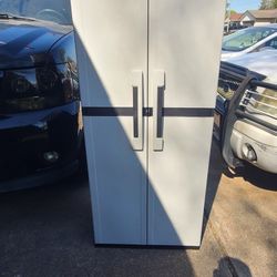 K E T E R  PLASTIC  STORAGE CABINET 