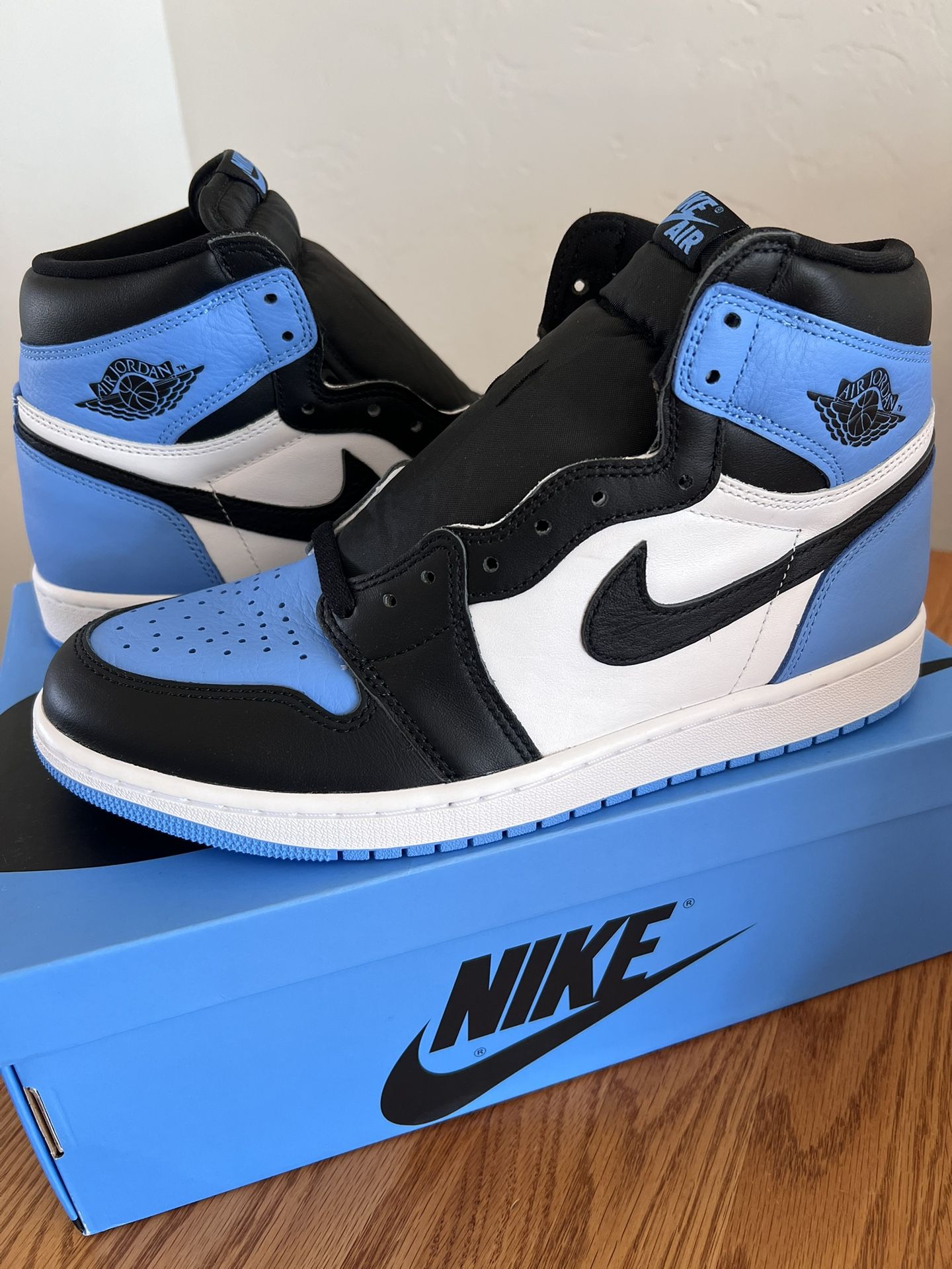 Jordan 1 UNC toe Size 10.5
