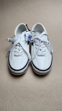 NWT Tretorn Women White Sneakers Size 7.5