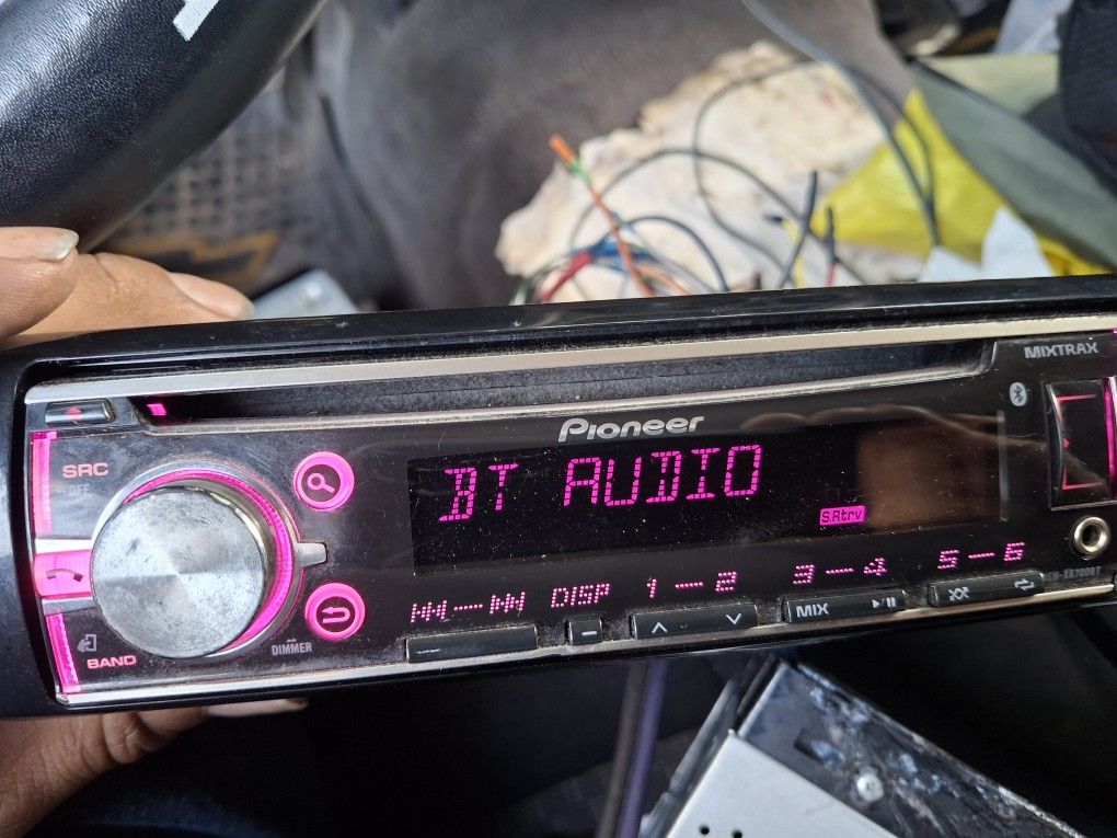 STEREO PIONEER CD AUX USB BLUETOOTH CAMBIA DE DIFERENTES COLORES GOOD CONDICIÓN ABLO ESPAÑOL 