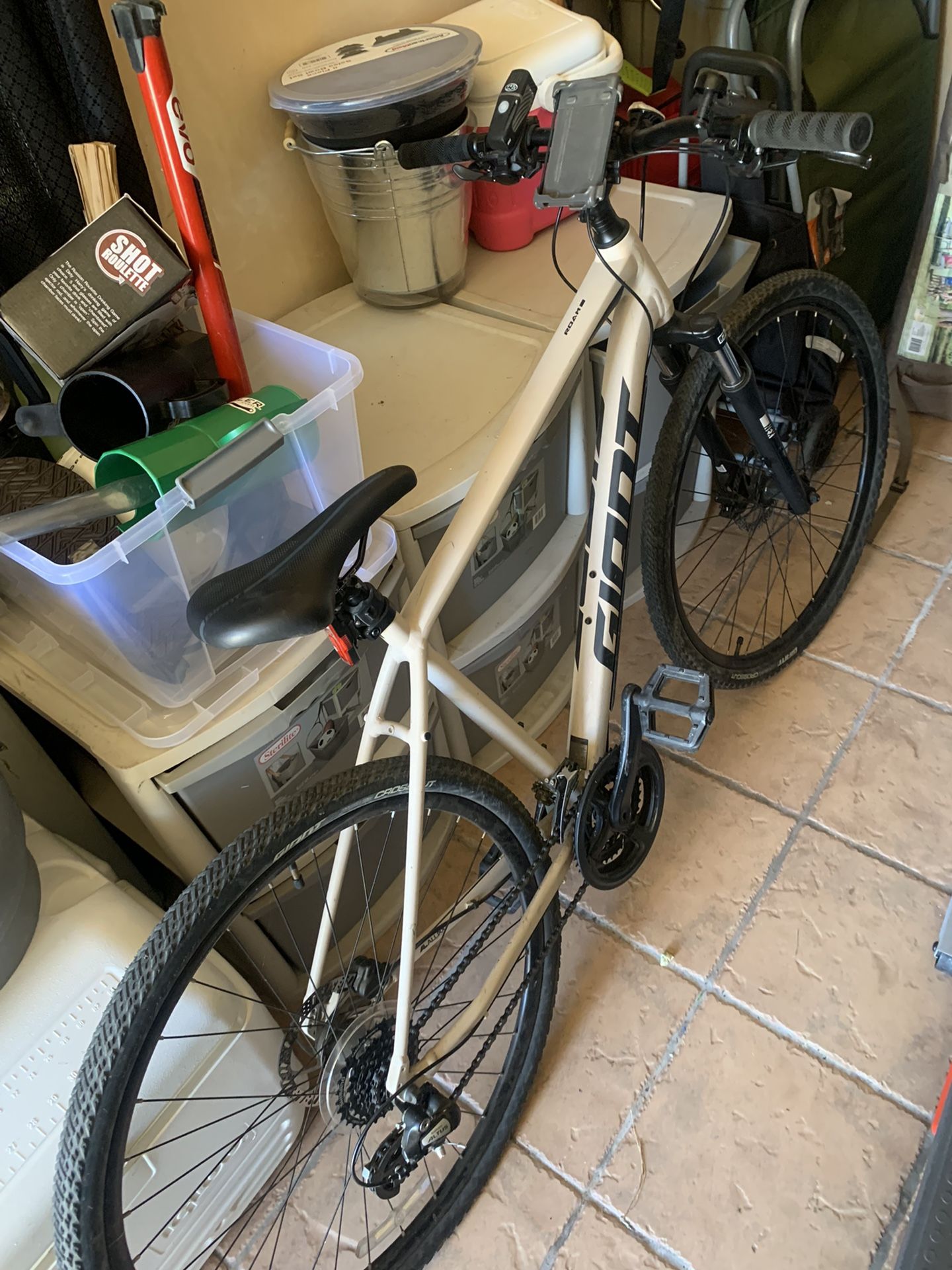 Giant Large Hybrid Bicycle 800obo