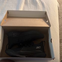 Curry 7 Team Black Metallic Silver