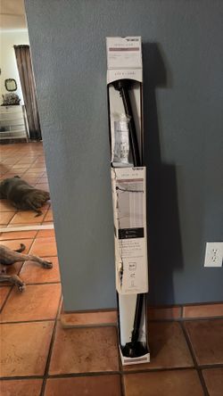 Curved curtain rod