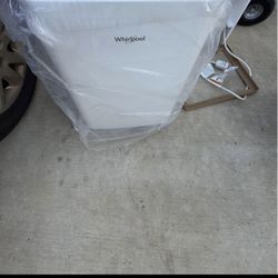 Heat/ Portable Air-conditioning Whirlpool 10,000 BTU ( 14,000 BTU ASHRAE) 115V, NEW