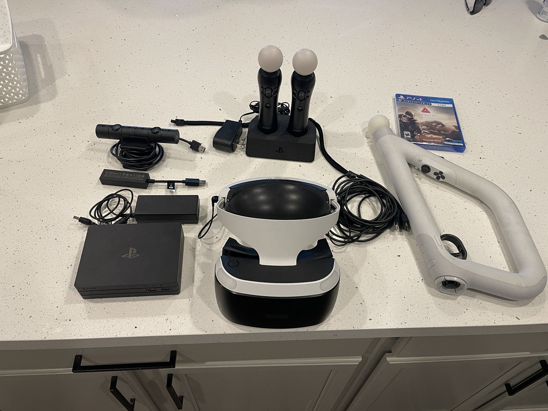 PSVR 1(version 2) - Works Great! Comes With farpoint Bundle