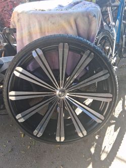 Borghini wheels good condition  22 in.  5 lugg universal
