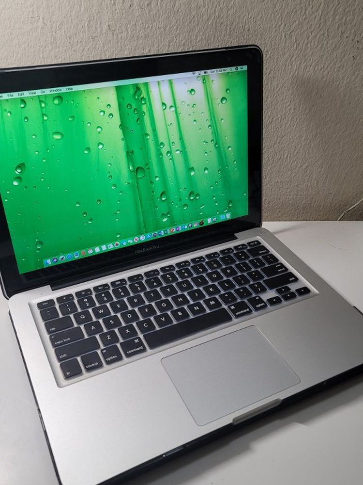 Macbook PRO 13 - 8GB RAM 500GB STORAGE CHARGER AND CASE