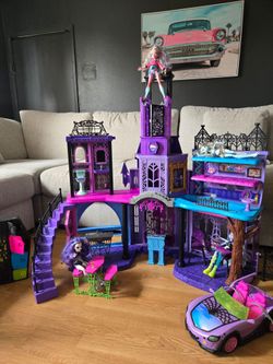 Monster high haunted high doll house