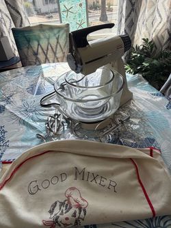 Sunbeam Mixmaster Stand Mixer with Glass Bowl
