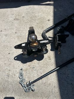 Weight distributing hitch