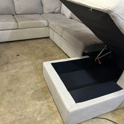 Itsss Biggggg! Large grey C-Shaped sectional