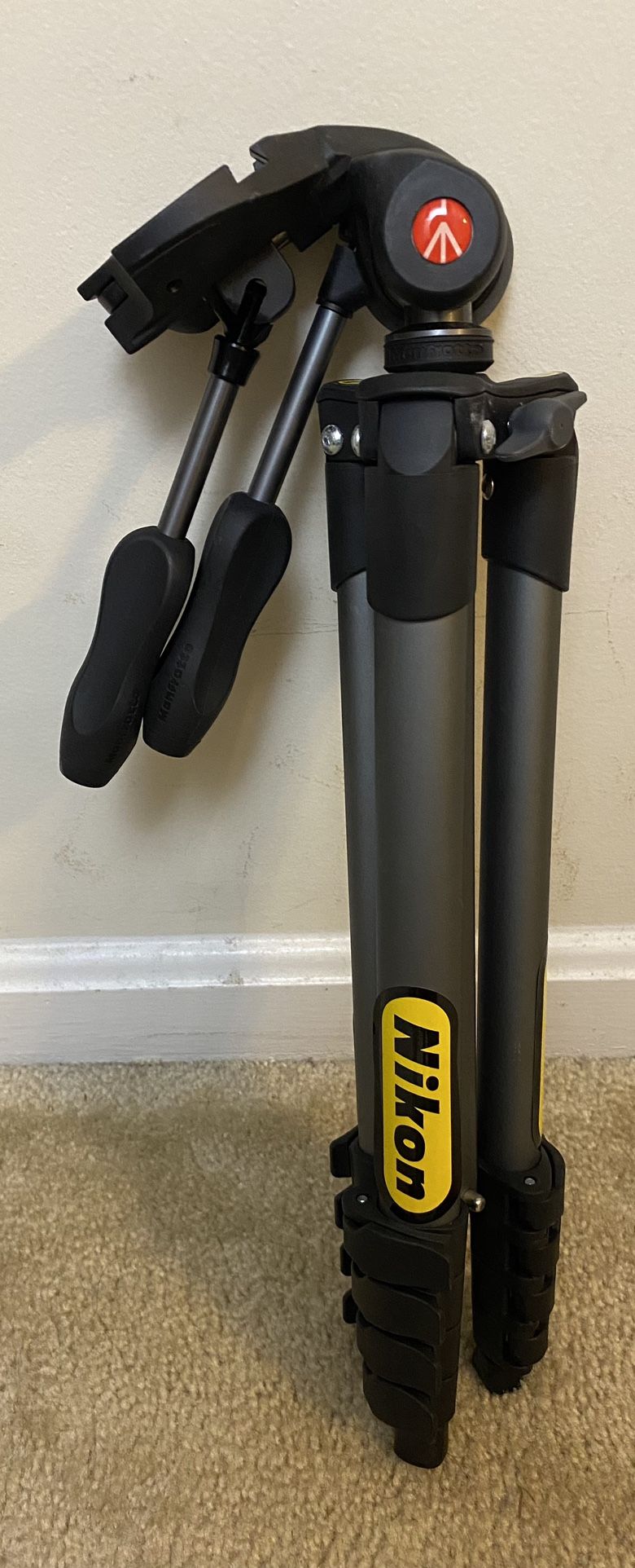 Nikon Manfrotto Compact Advanced Tripod