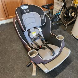 Graco Forward/Rear Facing Toddler Car Seat