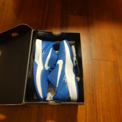 KOBE  V1 (GS) Size 7 Brand New 