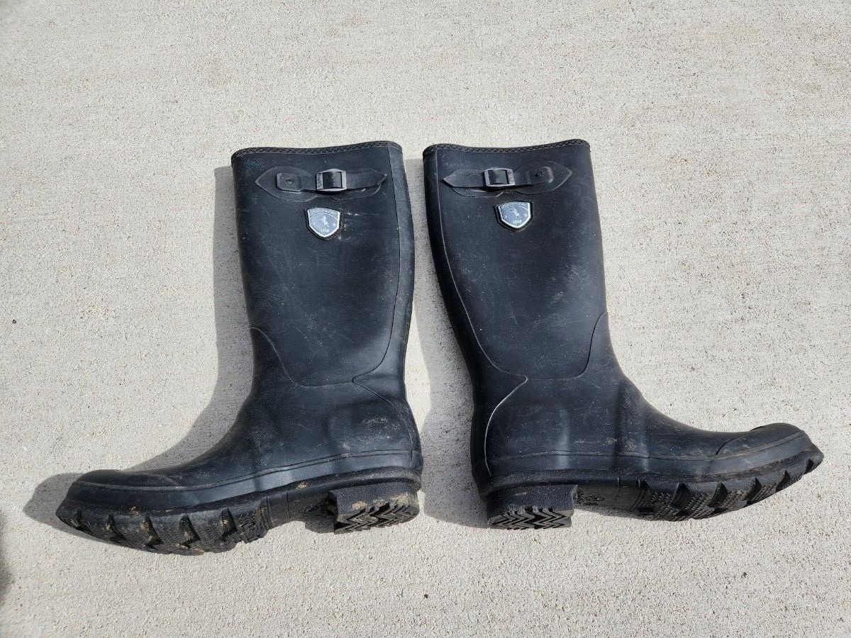 rubber rain boots - Kamik
waterproof
size: 10
I can use it -my sz is 8.5
$5