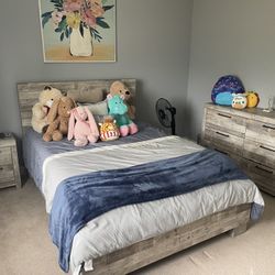 Queen bedroom Set With Night Stand And Dresser