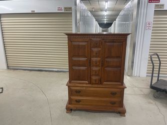 Chest/armoire