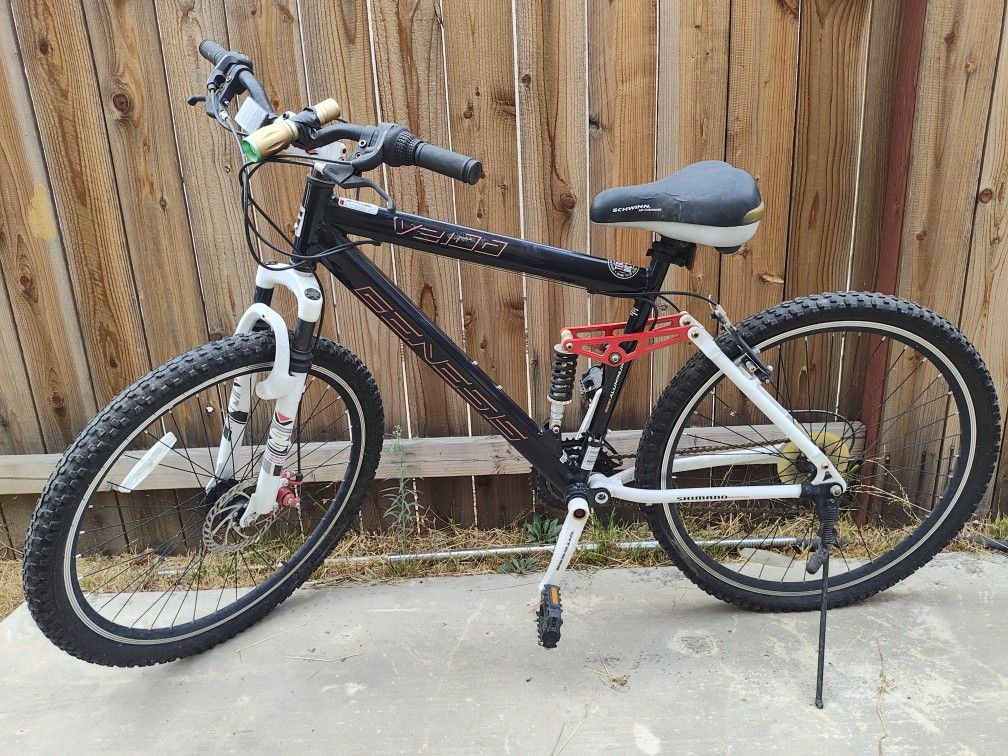 Mountain Genesis V2100 Mountain Bike Details Genesis V2100 Men& - Main Image