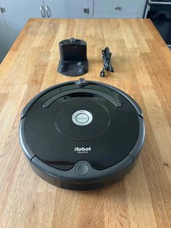 iRobot Roomba Model 671 Robot Vacuum    Works well  Comes with the charging dock