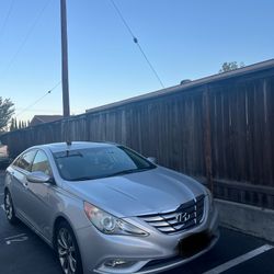 2011 Hyundai Sonata. Clean title, 52K miles