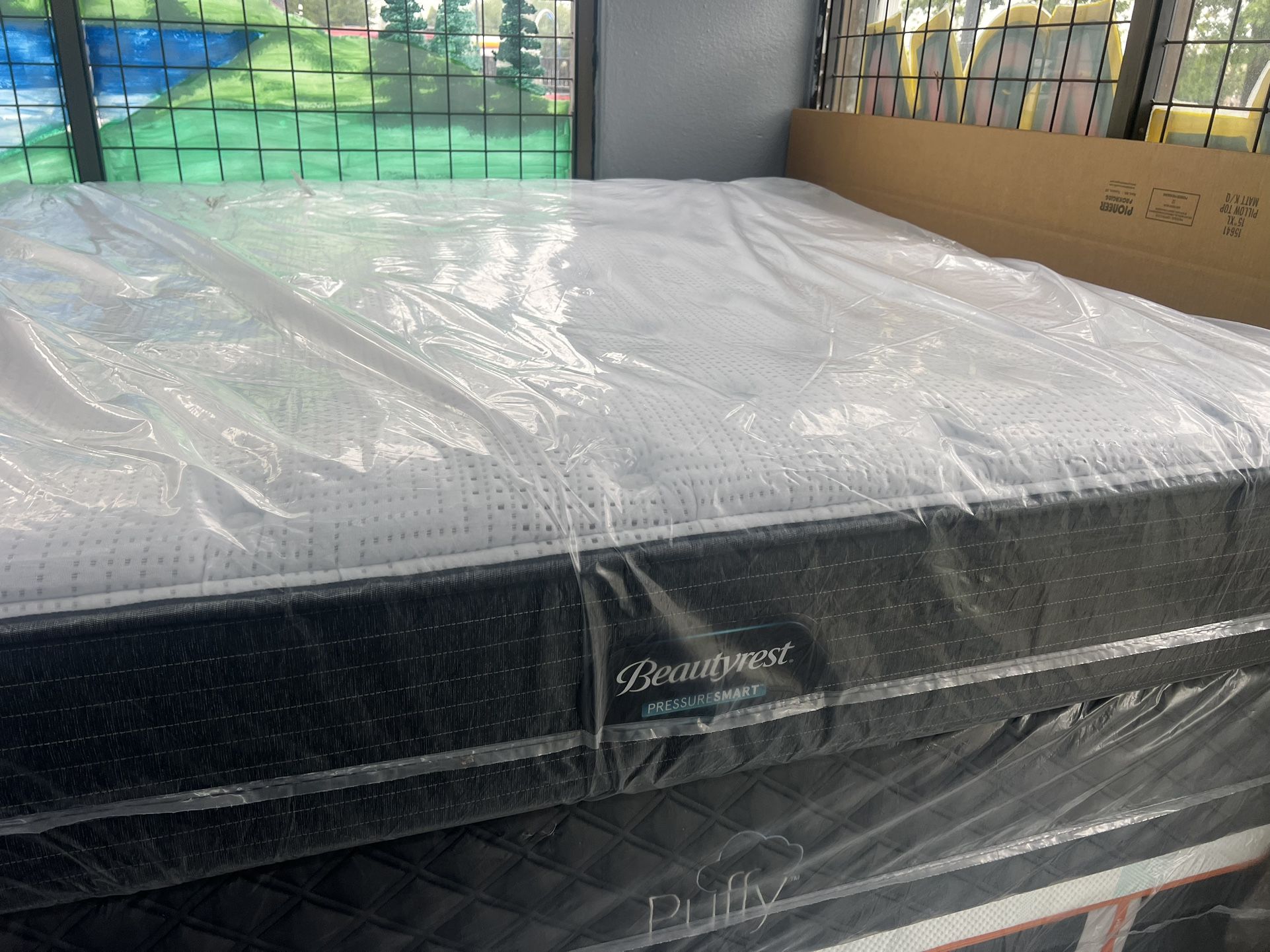 CALIFORNIA KING SIZE SIMMONS BEAUTYREST PRESSURESMART MATTRESS & BOX SPRINGS BED SET