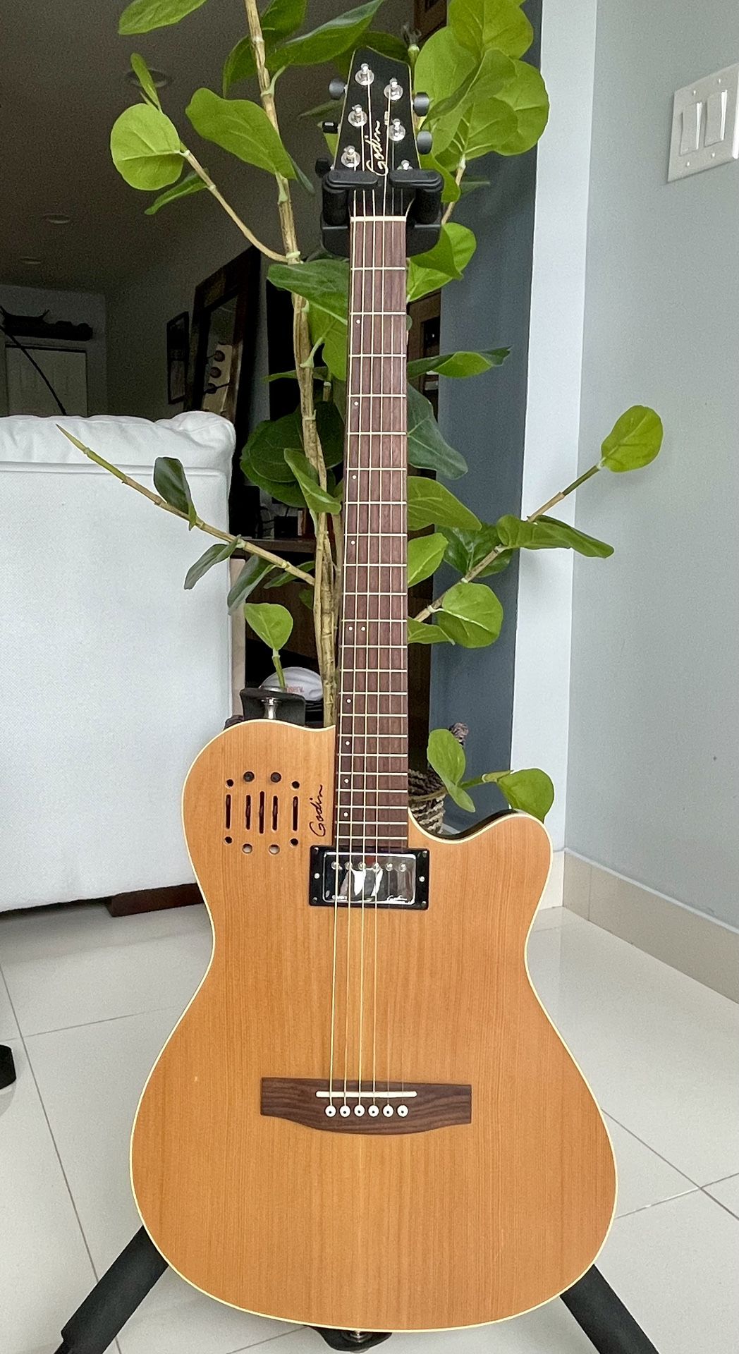 Used Godin A6 Ultra with original bag - Like New