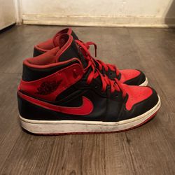 Black And Red Nike Shoes 