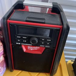 Milwaukee M18 Cordless Radio/speaker  