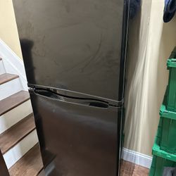 HAIER 9.8cu. Refrigerator