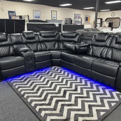 Power Recliner Sectional. 🚚WE DELIVER🚚