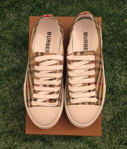 Burberry Sneakers - Women's 9 / Men's 7 - 40 EU