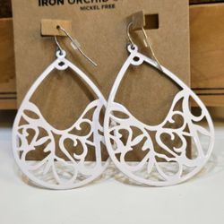 SHIPPING ONLY  *  White Filigree 