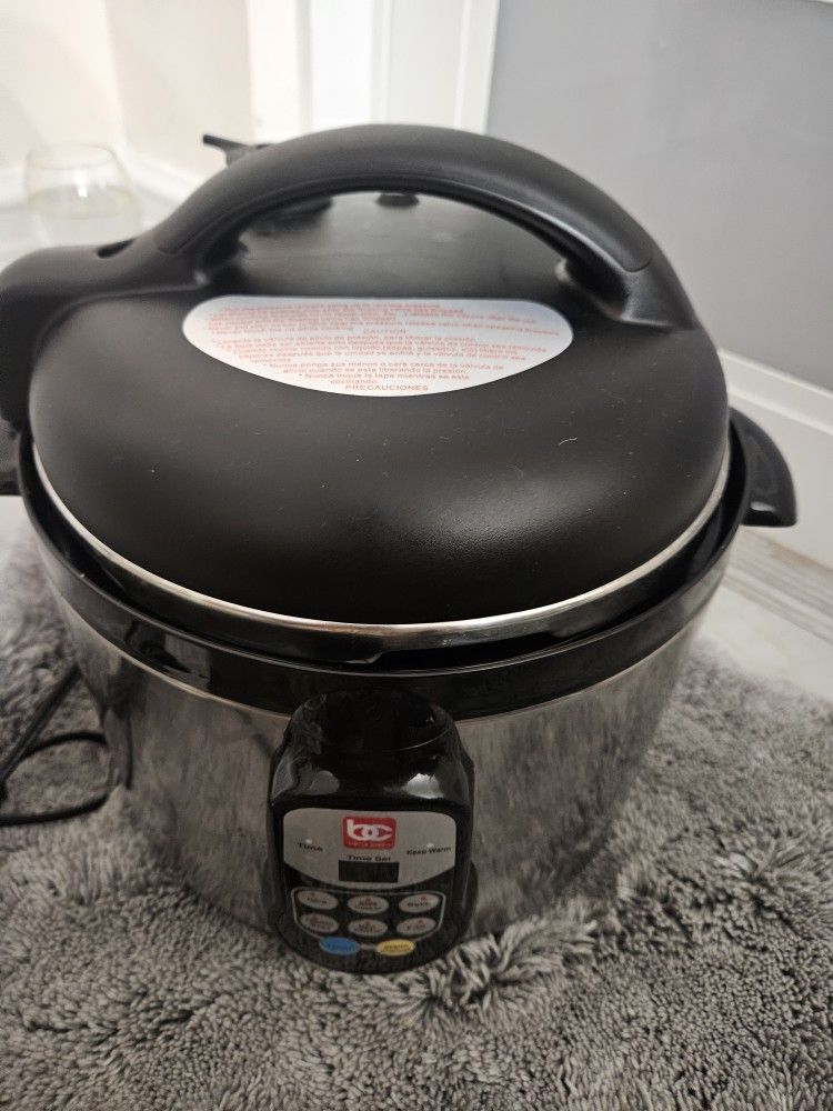 Bene Casa 8 Liter Pressure Cooker for Sale in Miami, FL - OfferUp