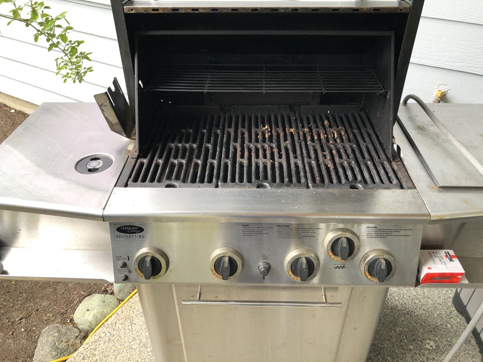 Vermont Castings bbq with cover for Sale in Snohomish, WA OfferUp