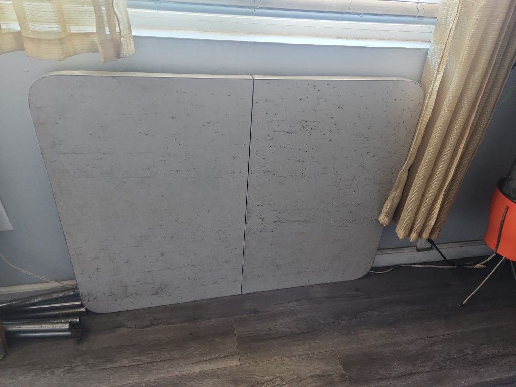 FREE Formica Table