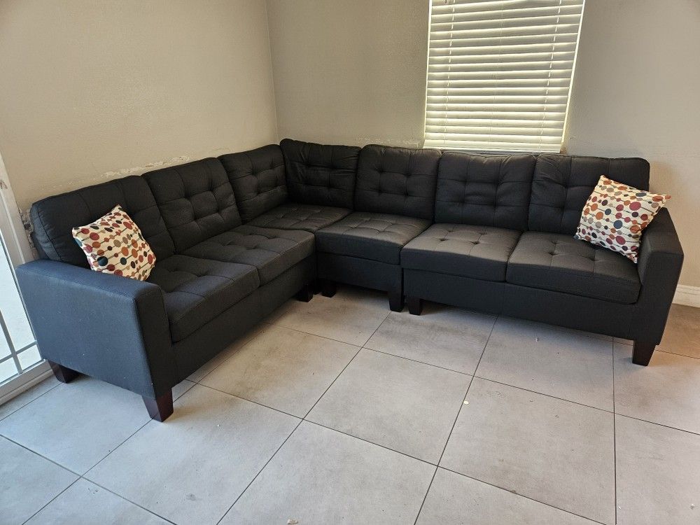Brand New Sectional Black Linene Fabric With Pillows 107 X 84 X 35H $629