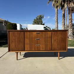 Mid- Century Modern Walnut Wood Buffet 