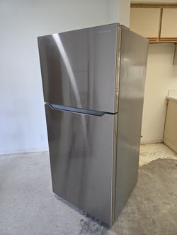 Insignia refrigerator