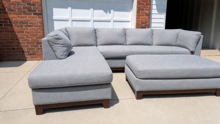 🚚🩶 Huge grey sectional with ottoman ready for pick up 🛋🚚🩶