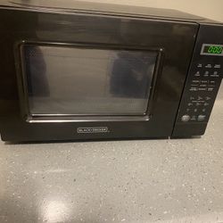 Black + Decker Countertop Microwave 