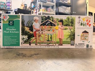 Member's Mark Outdoor Wooden Mud Kitchen Brand New In Box