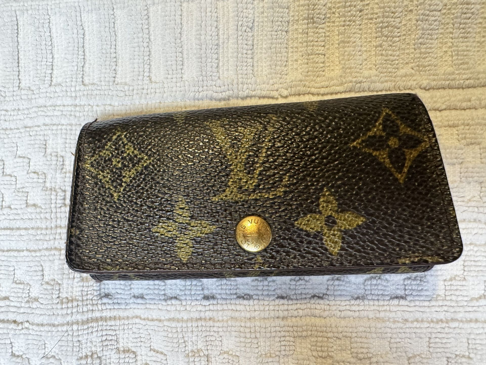 Vintage Authentic Louis Vuitton 4 Key Holder