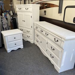 Three Piece Dresser Set