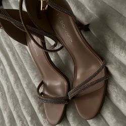 NUDE HEELS SIZE 7.5