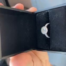 18 karat white gold diamond ring 