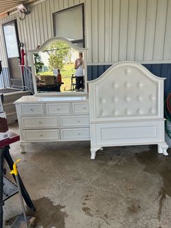 Dresser set