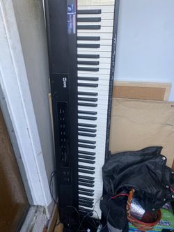 Yamaha 88 Keys Piano With Charger Like New