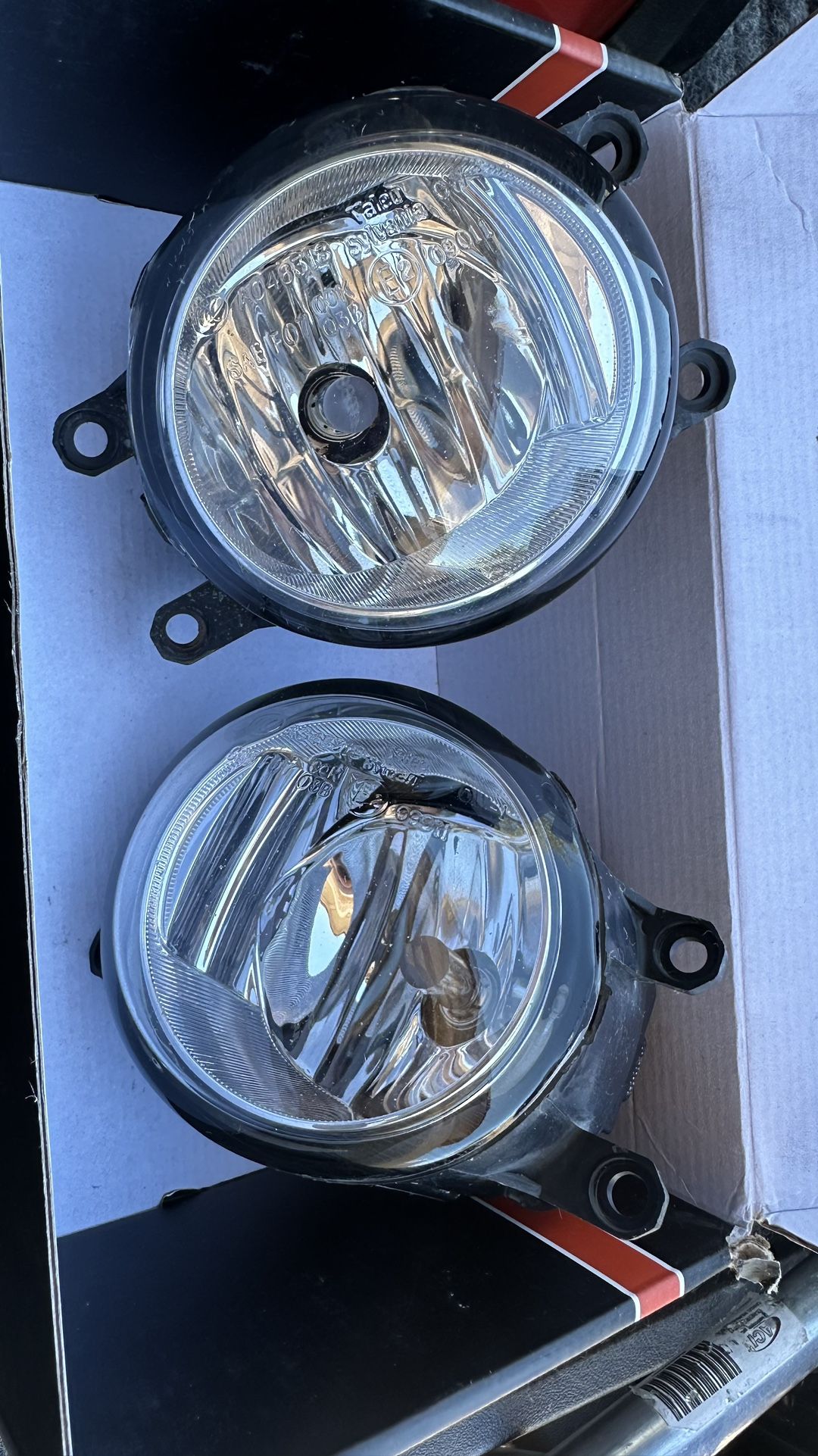 Toyota Tacoma OEM Fog Lights Assembly W Halogen Bulbs