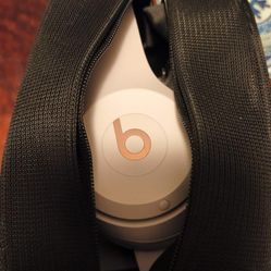 Beats Solo 4 Pink